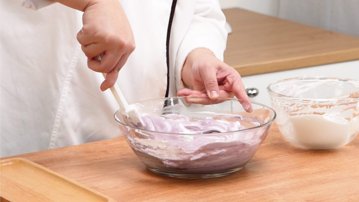 ขั้นตอนการทำเค้กลอดช่องเผือกหอม จากนมข้นจืด ตรานกเหยี่ยว ฟอลคอน