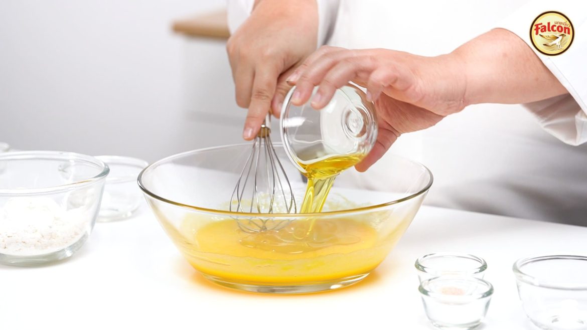 ขั้นตอนการทำเค้กชิฟฟ่อนสำหรับ 3 เมนู จากผลิตภัณฑ์นมข้นจืด ตรานกเหยี่ยว ฟอลคอน และ ข้นหวาน ตรานกเหยี่ยว ฟอลคอน (ฟอลคอนถุงบีบ)