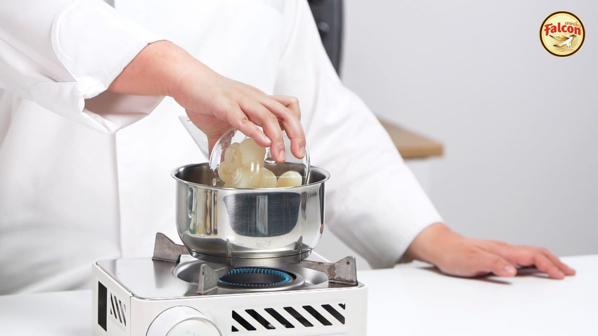 ขั้นตอนการทำหน้าสาคูเปียกลำไย จากผลิตภัณฑ์นมข้นจืด ตรานกเหยี่ยว ฟอลคอน และ ข้นหวาน ตรานกเหยี่ยว ฟอลคอน (ฟอลคอนถุงบีบ)