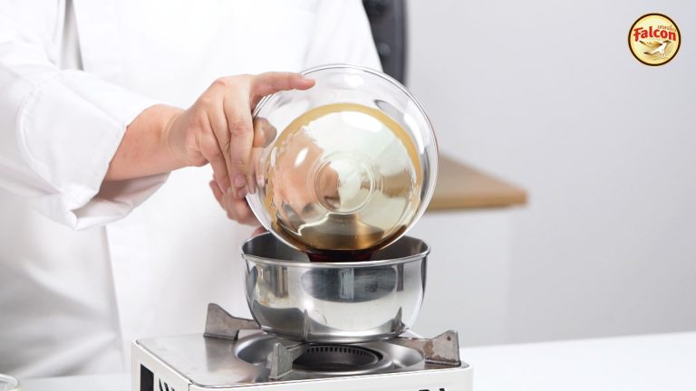 ขั้นตอนการทำหน้าสังขยาชาไทย จากผลิตภัณฑ์นมข้นจืด ตรานกเหยี่ยว ฟอลคอน และ ข้นหวาน ตรานกเหยี่ยว ฟอลคอน (ฟอลคอนถุงบีบ)