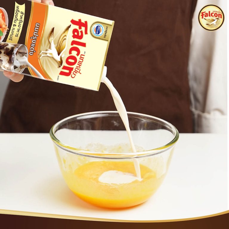 ขั้นตอนการทำSET BOX เค้กขายดี ต้อนรับช่วงเทศกาล จากผลิตภัณฑ์นมข้นจืด ตรานกเหยี่ยว ฟอลคอน และ ข้นหวาน ตรานกเหยี่ยว ฟอลคอน (ฟอลคอนถุงบีบ) และ นมสำหรับตีฟองและผสมเครื่องดื่ม ตรานกเหยี่ยว ฟอลคอน