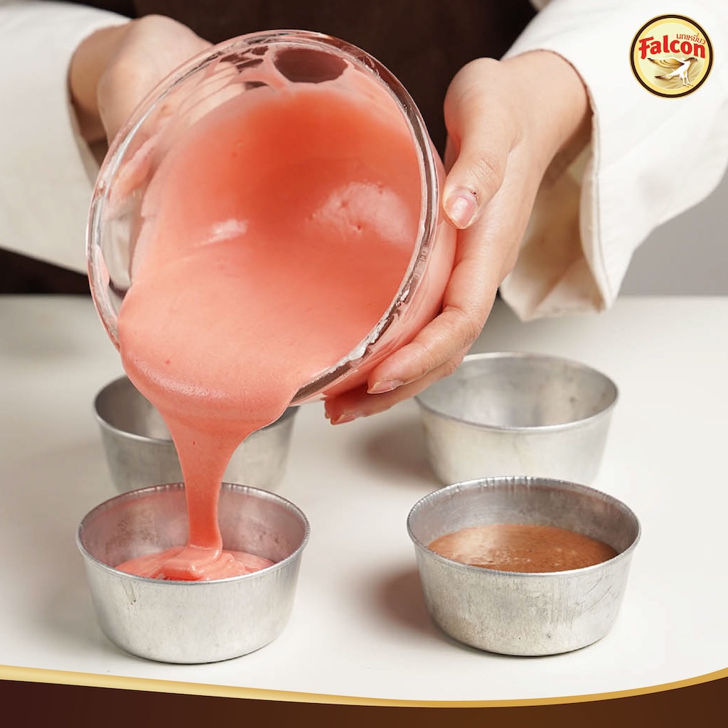 ขั้นตอนการทำSET BOX เค้กขายดี ต้อนรับช่วงเทศกาล จากผลิตภัณฑ์นมข้นจืด ตรานกเหยี่ยว ฟอลคอน และ ข้นหวาน ตรานกเหยี่ยว ฟอลคอน (ฟอลคอนถุงบีบ) และ นมสำหรับตีฟองและผสมเครื่องดื่ม ตรานกเหยี่ยว ฟอลคอน