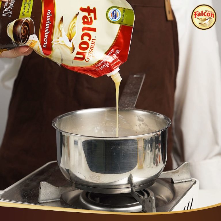 ขั้นตอนการทำSET BOX เค้กขายดี ต้อนรับช่วงเทศกาล จากผลิตภัณฑ์นมข้นจืด ตรานกเหยี่ยว ฟอลคอน และ ข้นหวาน ตรานกเหยี่ยว ฟอลคอน (ฟอลคอนถุงบีบ) และ นมสำหรับตีฟองและผสมเครื่องดื่ม ตรานกเหยี่ยว ฟอลคอน