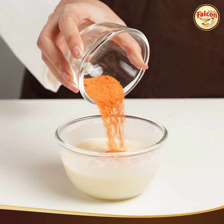 ขั้นตอนการทำSET BOX เค้กขายดี ต้อนรับช่วงเทศกาล จากผลิตภัณฑ์นมข้นจืด ตรานกเหยี่ยว ฟอลคอน และ ข้นหวาน ตรานกเหยี่ยว ฟอลคอน (ฟอลคอนถุงบีบ) และ นมสำหรับตีฟองและผสมเครื่องดื่ม ตรานกเหยี่ยว ฟอลคอน