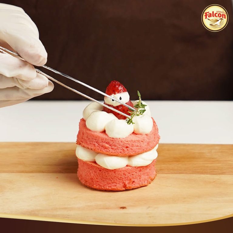 ขั้นตอนการทำSET BOX เค้กขายดี ต้อนรับช่วงเทศกาล จากผลิตภัณฑ์นมข้นจืด ตรานกเหยี่ยว ฟอลคอน และ ข้นหวาน ตรานกเหยี่ยว ฟอลคอน (ฟอลคอนถุงบีบ) และ นมสำหรับตีฟองและผสมเครื่องดื่ม ตรานกเหยี่ยว ฟอลคอน