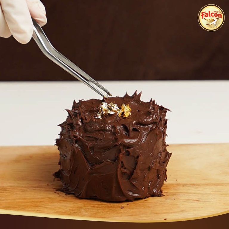 ขั้นตอนการทำSET BOX เค้กขายดี ต้อนรับช่วงเทศกาล จากผลิตภัณฑ์นมข้นจืด ตรานกเหยี่ยว ฟอลคอน และ ข้นหวาน ตรานกเหยี่ยว ฟอลคอน (ฟอลคอนถุงบีบ) และ นมสำหรับตีฟองและผสมเครื่องดื่ม ตรานกเหยี่ยว ฟอลคอน