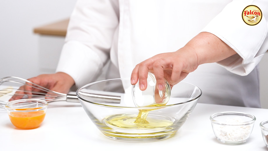 ขั้นตอนการทำเค้กโรลช็อกโกแลต จากผลิตภัณฑ์นมข้นจืด ตรานกเหยี่ยว ฟอลคอน