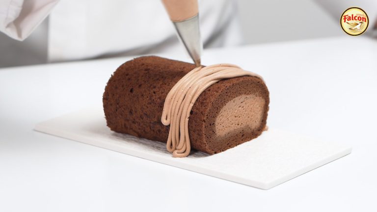 ขั้นตอนการทำเค้กโรลช็อกโกแลต จากผลิตภัณฑ์นมข้นจืด ตรานกเหยี่ยว ฟอลคอน