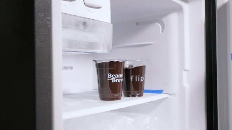 ขั้นตอนการทำแก้วแคร็กช็อกโกแลต จากผลิตภัณฑ์ตรานกเหยี่ยว ฟอลคอน