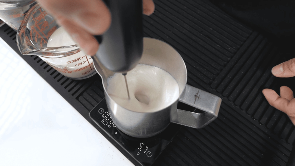 ขั้นตอนการทำเมนู ชาไทย จากผลิตภัณฑ์ตรานกเหยี่ยว ฟอลคอน