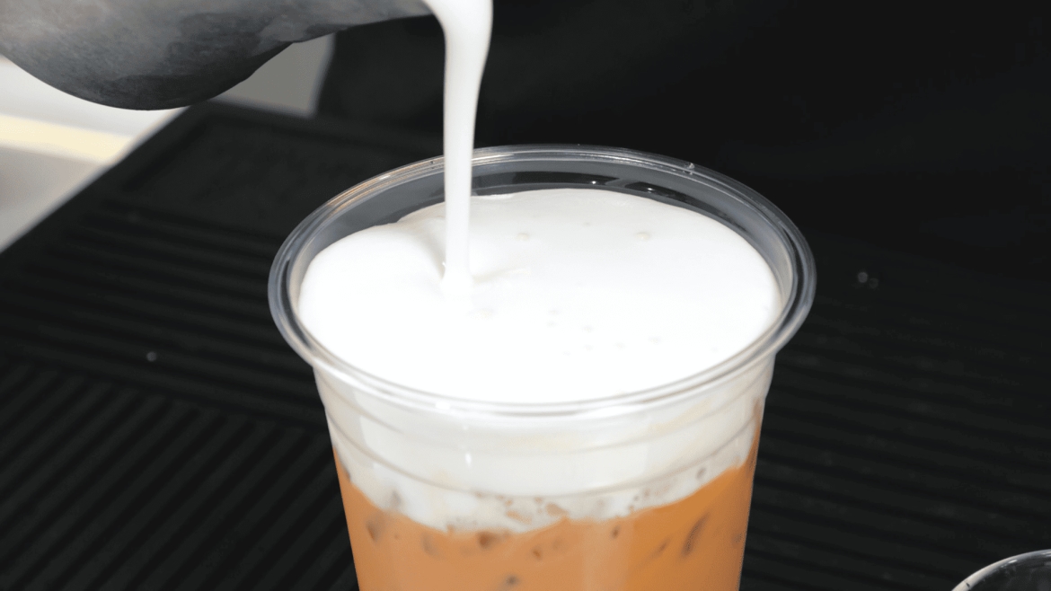 ขั้นตอนการทำเมนู ชาไทย จากผลิตภัณฑ์ตรานกเหยี่ยว ฟอลคอน