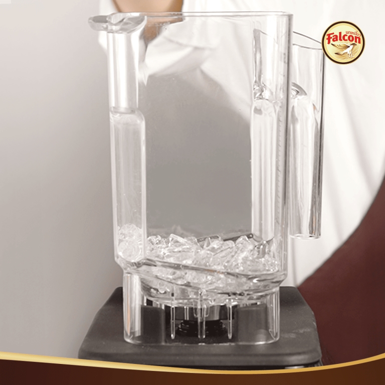 ขั้นตอนการทำชาเขียวโรสมิลค์เชค จากผลิตภัณฑ์ ตรานกเหยี่ยว ฟอลคอน