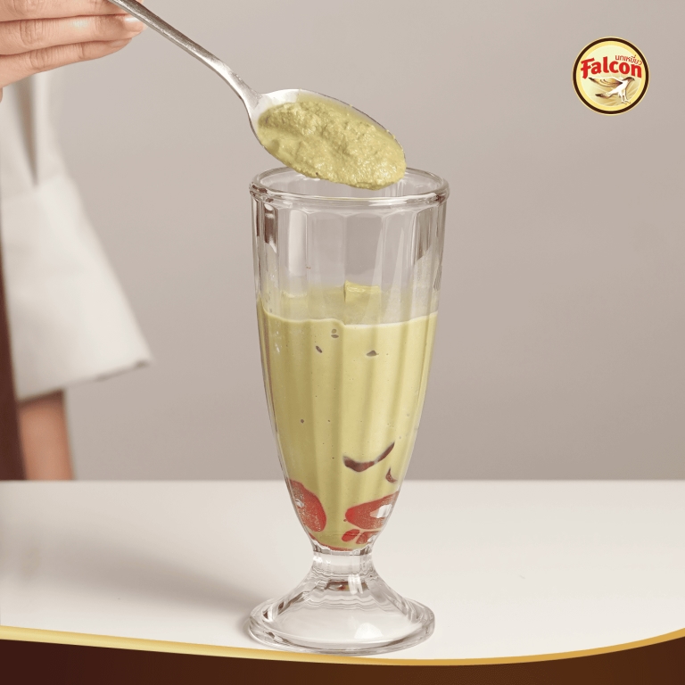 ขั้นตอนการทำชาเขียวโรสมิลค์เชค จากผลิตภัณฑ์ ตรานกเหยี่ยว ฟอลคอน