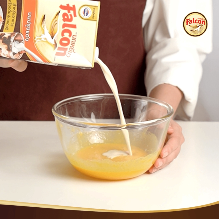 ขั้นตอนการทำเค้กชิฟฟ่อนครีมสตรอว์เบอร์รี จากผลิตภัณฑ์ ตรานกเหยี่ยว ฟอลคอน