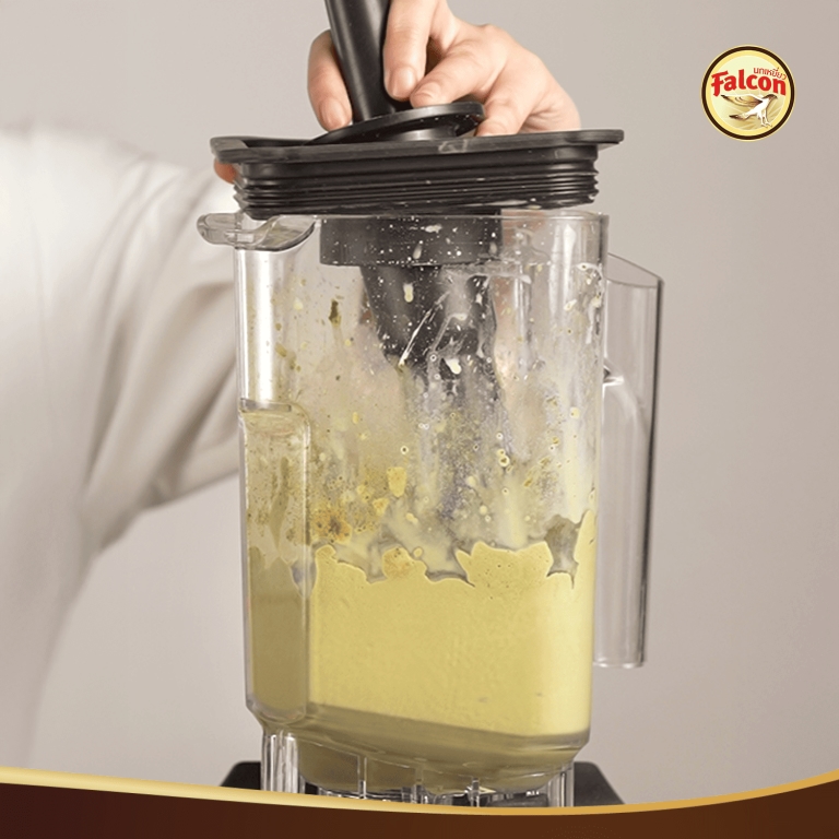 ขั้นตอนการทำชาเขียวโรสมิลค์เชค จากผลิตภัณฑ์ ตรานกเหยี่ยว ฟอลคอน