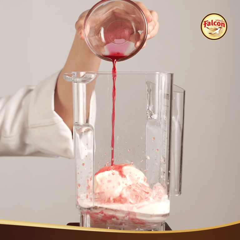 ขั้นตอนการทำชาเขียวโรสมิลค์เชค จากผลิตภัณฑ์ ตรานกเหยี่ยว ฟอลคอน