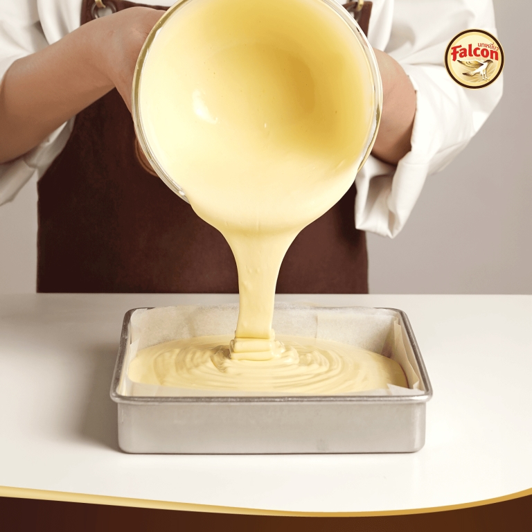 ขั้นตอนการทำเค้กชิฟฟ่อนครีมสตรอว์เบอร์รี จากผลิตภัณฑ์ ตรานกเหยี่ยว ฟอลคอน