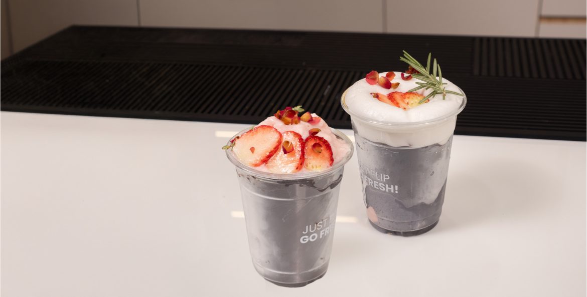 สตรอว์เบอร์รีสูตรปั่น จากผลิตภัณฑ์ตรานกเหยี่ยว ฟอลคอน