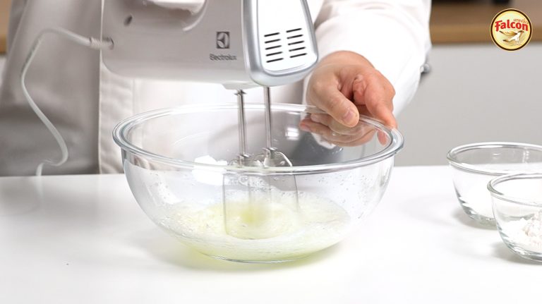 ขั้นตอนการทำสูตรโรลเค้กมะยงชิด จากผลิตภัณฑ์นมข้นจืด ตรานกเหยี่ยว ฟอลคอน