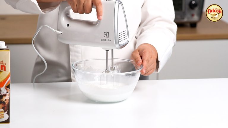 ขั้นตอนการทำสูตรโรลเค้กมะยงชิด จากผลิตภัณฑ์นมข้นจืด ตรานกเหยี่ยว ฟอลคอน