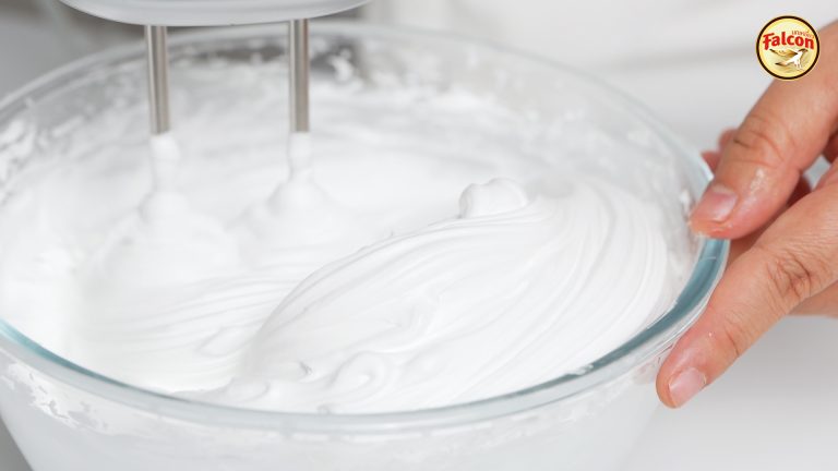 ขั้นตอนการทำสูตรโรลเค้กมะยงชิด จากผลิตภัณฑ์นมข้นจืด ตรานกเหยี่ยว ฟอลคอน