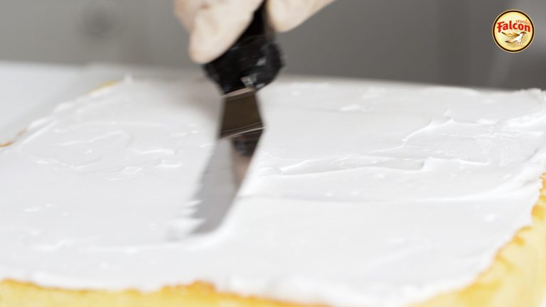 ขั้นตอนการทำสูตรโรลเค้กมะยงชิด จากผลิตภัณฑ์นมข้นจืด ตรานกเหยี่ยว ฟอลคอน