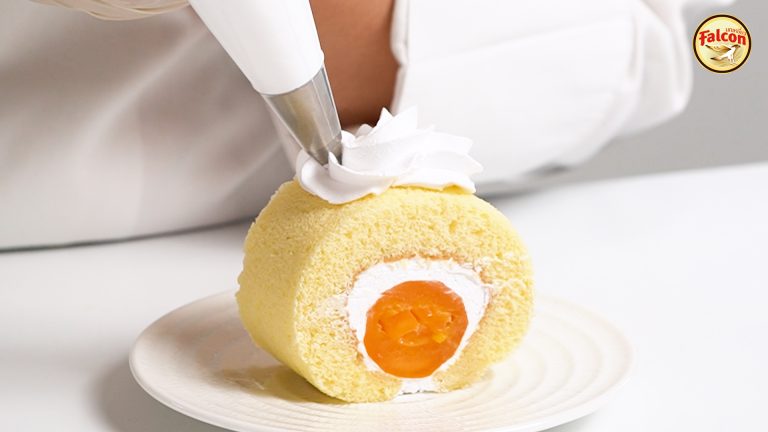 ขั้นตอนการทำสูตรโรลเค้กมะยงชิด จากผลิตภัณฑ์นมข้นจืด ตรานกเหยี่ยว ฟอลคอน