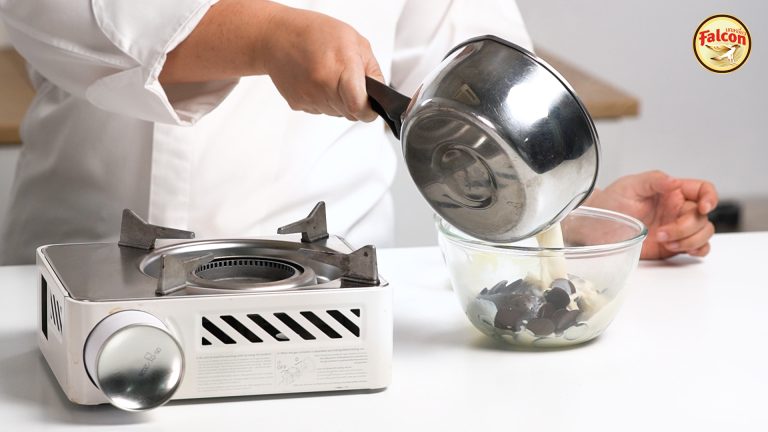 ขั้นตอนการทำซอสช็อกโกแลต จากผลิตภันฑ์นมข้นจืด ตรานกเหยี่ยว ฟอลคอน