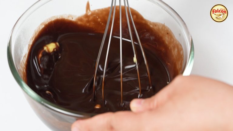 ขั้นตอนการทำซอสช็อกโกแลต จากผลิตภันฑ์นมข้นจืด ตรานกเหยี่ยว ฟอลคอน